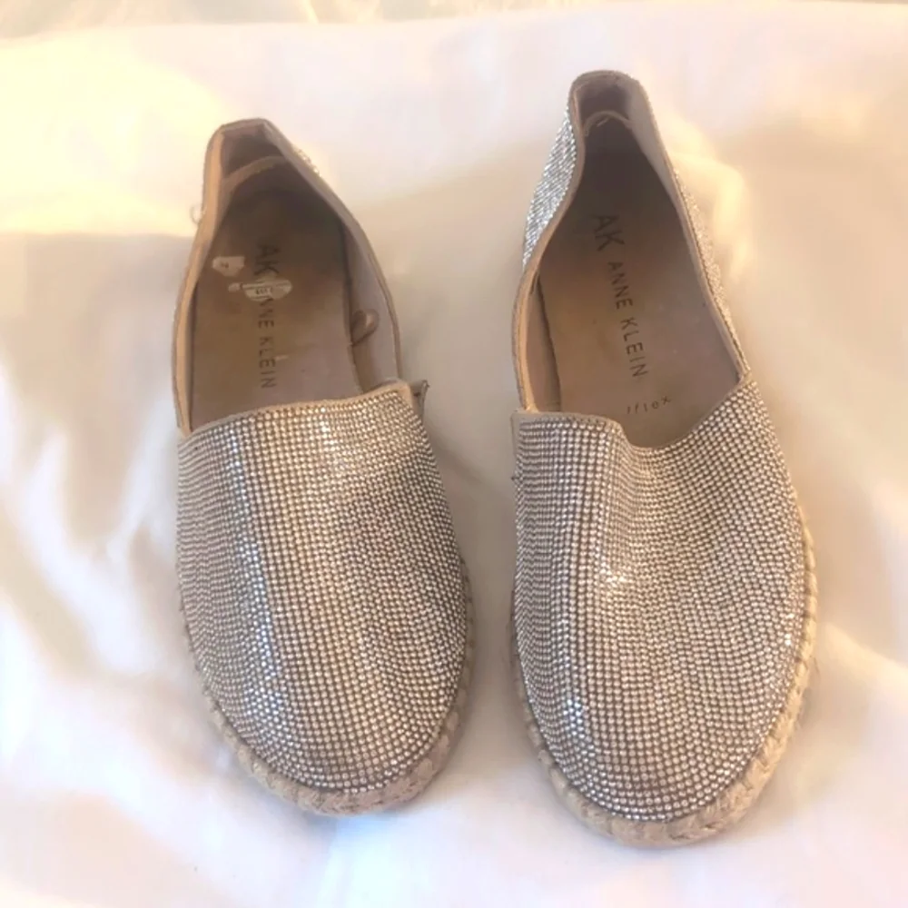 Anne Klein Women Flat Silver Slip-On Textile Elastic Glitter Size 8M